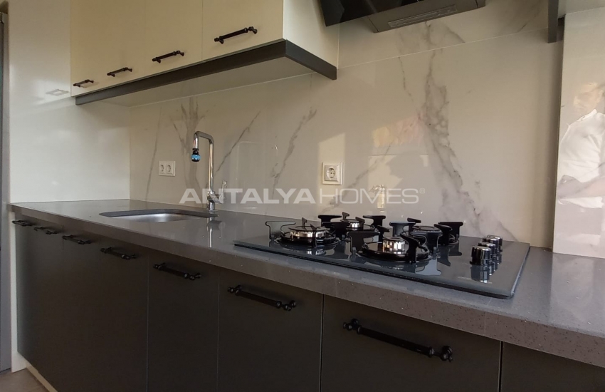 Turnkey Flat Within Walking Distance of Sea in Muratpasa 11