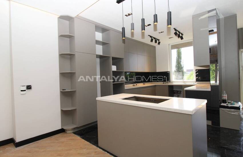 Güzeloba'da Oturmaya Hazır Eşyalı Müstakil Villa 21