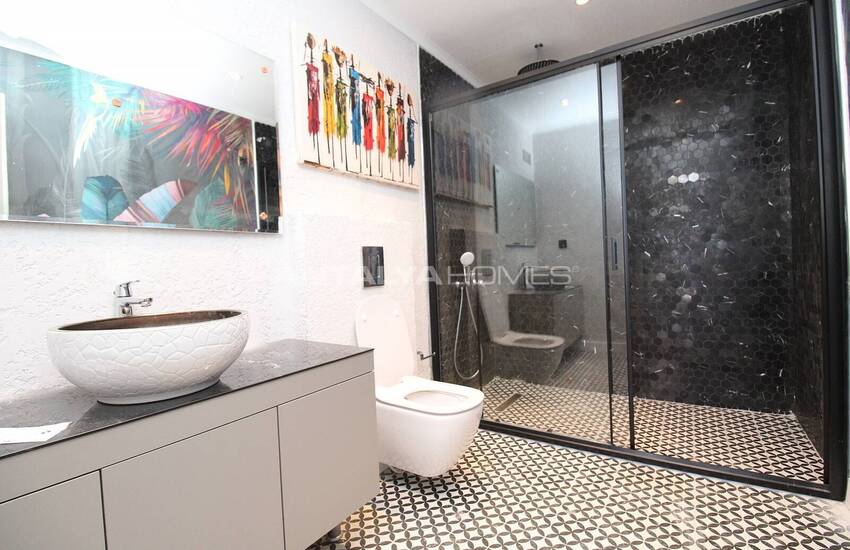 Güzeloba'da Oturmaya Hazır Eşyalı Müstakil Villa 25
