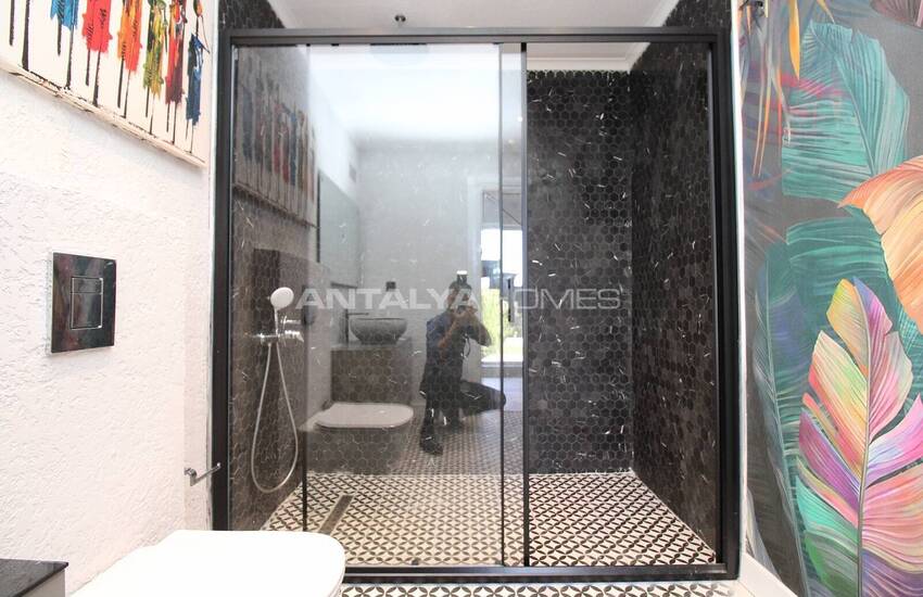 Güzeloba'da Oturmaya Hazır Eşyalı Müstakil Villa 26