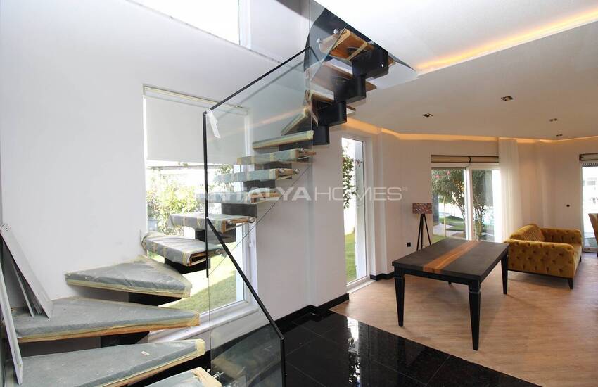 Güzeloba'da Oturmaya Hazır Eşyalı Müstakil Villa 29