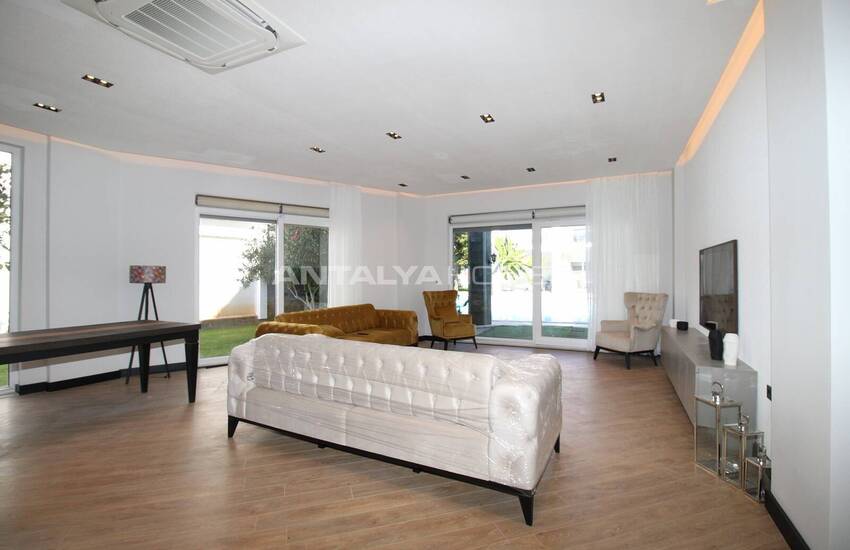 Güzeloba'da Oturmaya Hazır Eşyalı Müstakil Villa 6