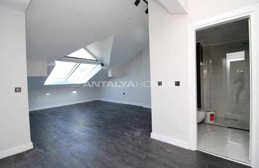 Güzeloba'da Oturmaya Hazır Eşyalı Müstakil Villa 16