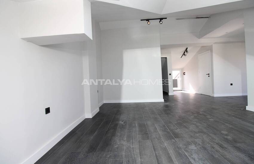 Güzeloba'da Oturmaya Hazır Eşyalı Müstakil Villa 17