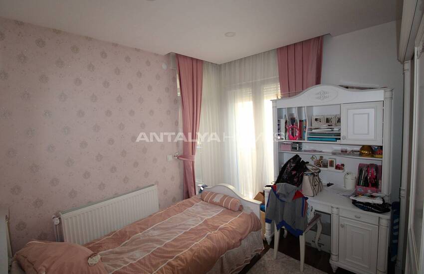 Spacious Apartment with Natural Gas System Near the Sea in Lara 25