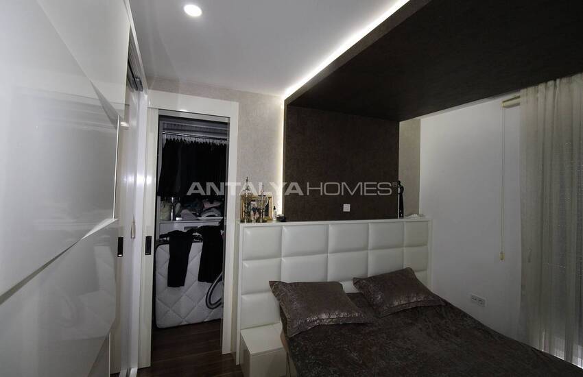 Spacious Apartment with Natural Gas System Near the Sea in Lara 26