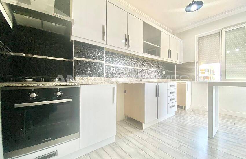 Ready-to-move Spacious Flat in a Building Antalya Kizilarik 8