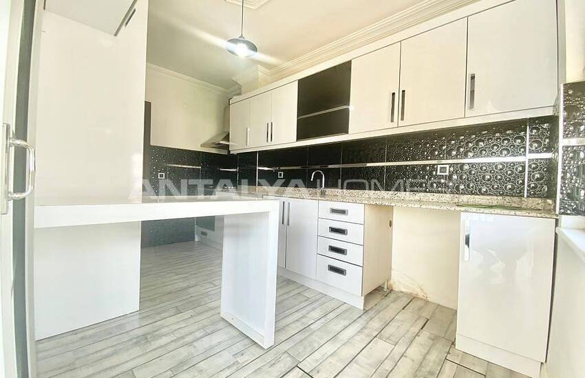 Ready-to-move Spacious Flat in a Building Antalya Kizilarik 9