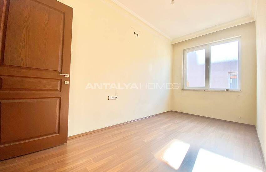 Spacious 3-bedroom Property Near the City Center in Muratpasa 19