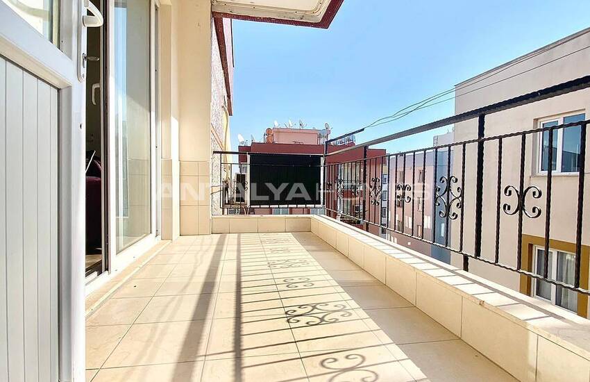 Spacious 3-bedroom Property Near the City Center in Muratpasa 22