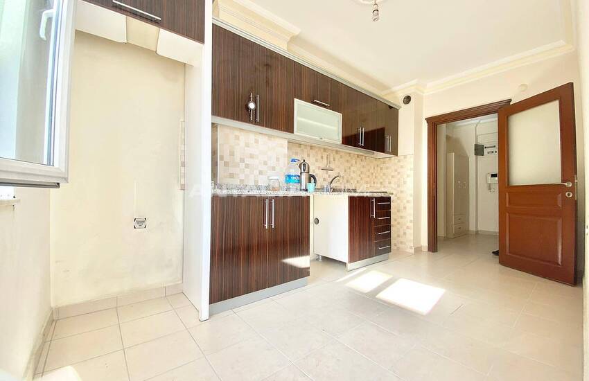 Spacious 3-bedroom Property Near the City Center in Muratpasa 11