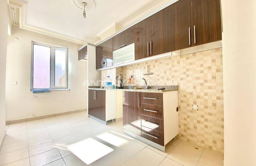 Spacious 3-bedroom Property Near the City Center in Muratpasa 12