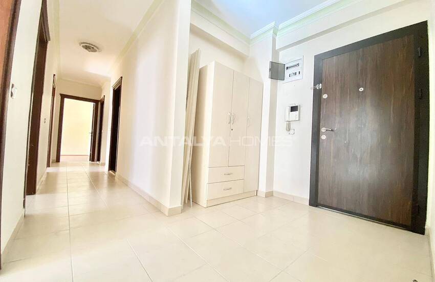 Spacious 3-bedroom Property Near the City Center in Muratpasa 13