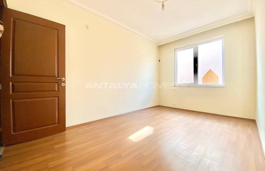 Spacious 3-bedroom Property Near the City Center in Muratpasa 14