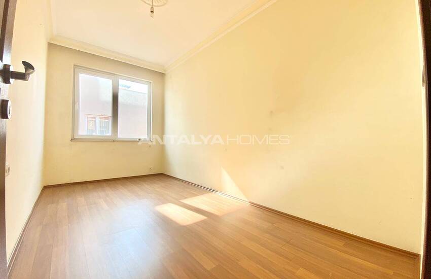 Spacious 3-bedroom Property Near the City Center in Muratpasa 15