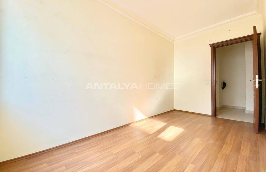 Spacious 3-bedroom Property Near the City Center in Muratpasa 16
