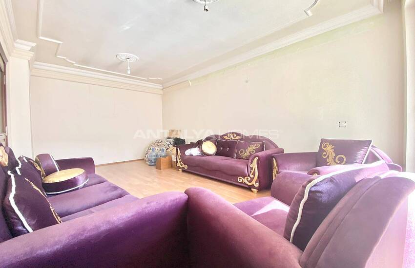 Spacious 3-bedroom Property Near the City Center in Muratpasa 8