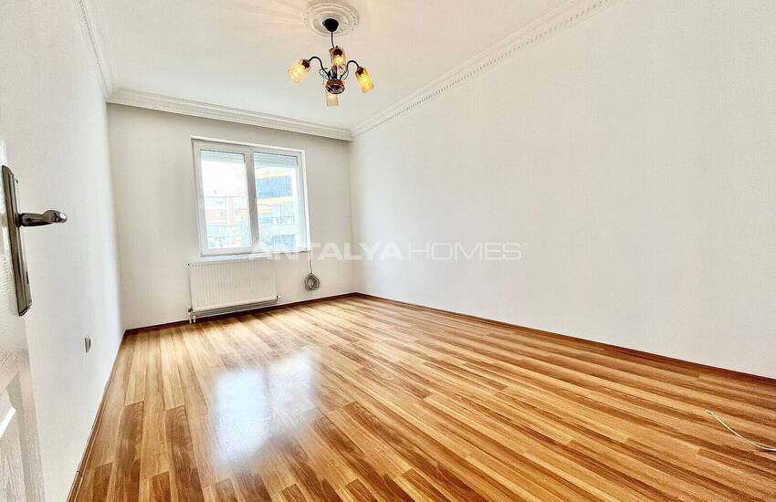 Spacious Flat Close to City Center in Antalya Muratpasa 17