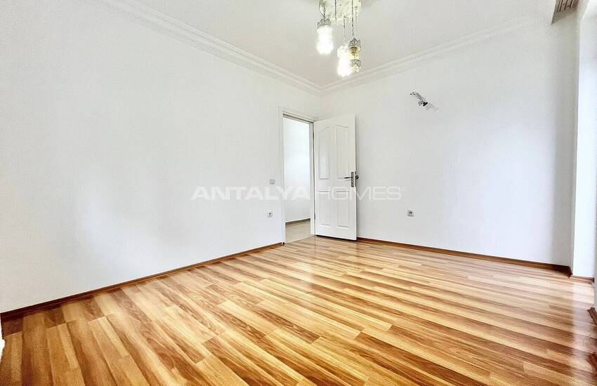 Spacious Flat Close to City Center in Antalya Muratpasa 20