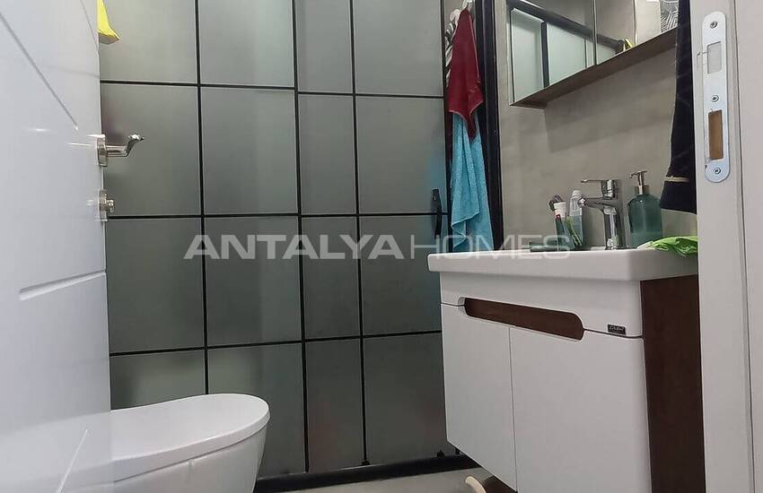 Fully Furnished 1+1 Flat in the Heart of the City in Antalya 16