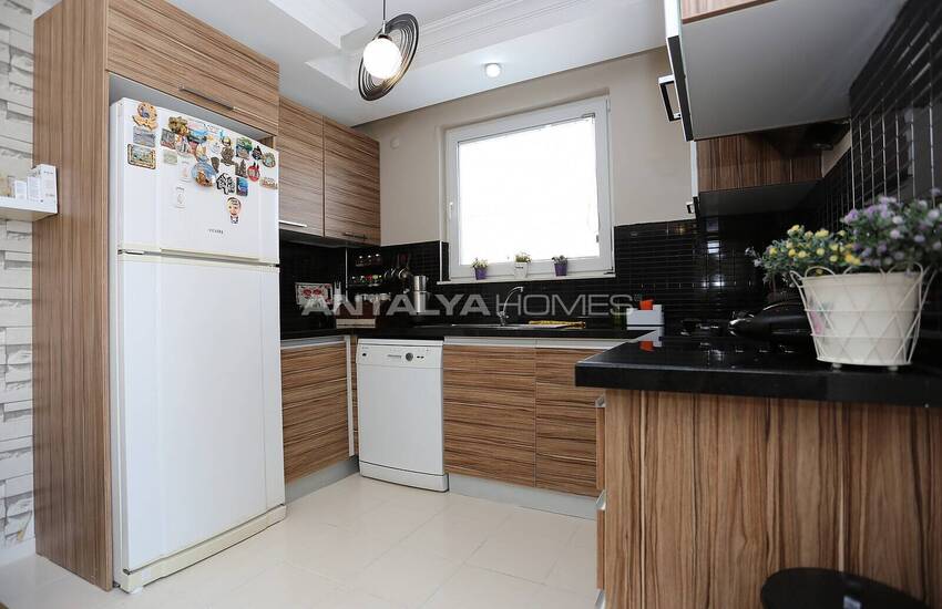Antalya Konyaaltı'nda İki Bloklu Sitede Satılık Daire 7