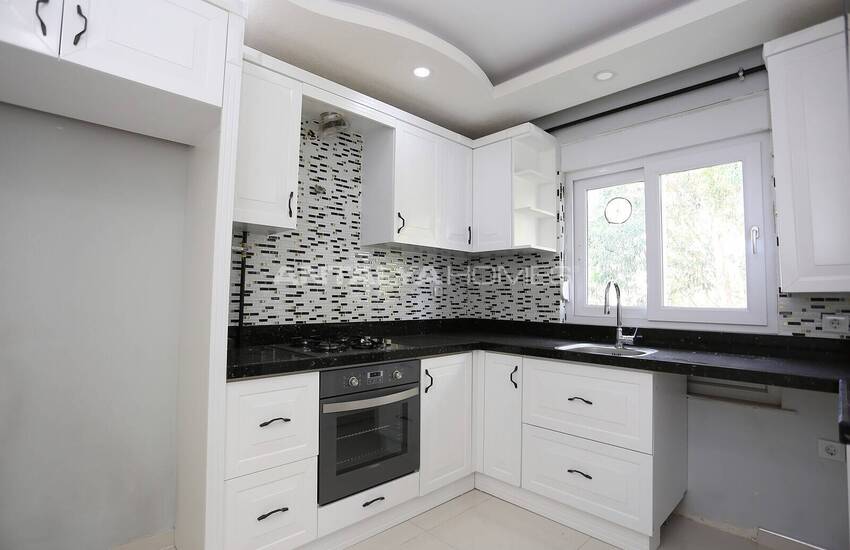 Duplex Apartment in Complex with Indoor Parking in Konyaalti 13