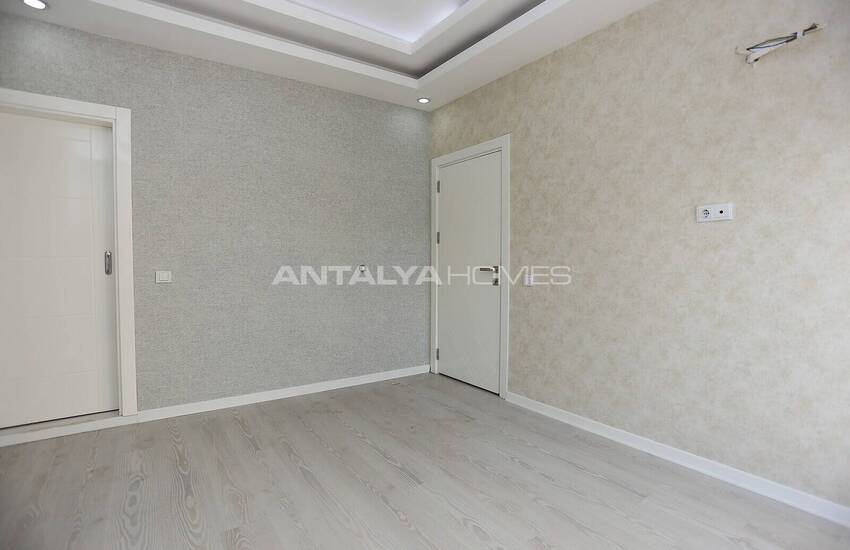Duplex Apartment in Complex with Indoor Parking in Konyaalti 14