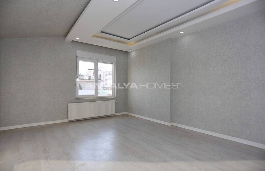 Duplex Apartment in Complex with Indoor Parking in Konyaalti 16