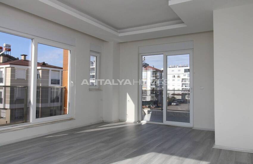 Flat with Separate Kitchen and Balcony in Complex in Antalya Kepez 8