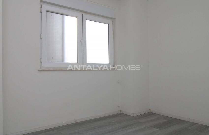 Flat with Separate Kitchen and Balcony in Complex in Antalya Kepez 11