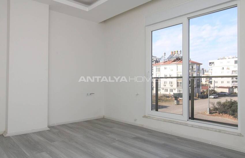 Flat with Separate Kitchen and Balcony in Complex in Antalya Kepez 12