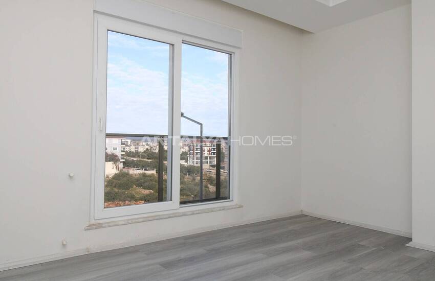 Flat with Separate Kitchen and Balcony in Complex in Antalya Kepez 13