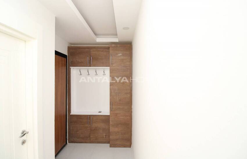 Flat with Separate Kitchen and Balcony in Complex in Antalya Kepez 15