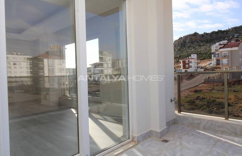 Flat with Separate Kitchen and Balcony in Complex in Antalya Kepez 16
