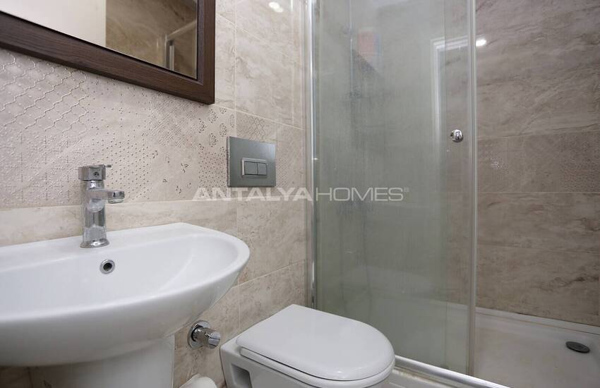 Ready-to-move Flat in a Complex with Pool in Konyaalti 15