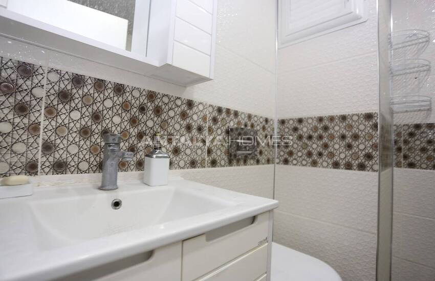 Ready-to-move Flat in a Complex with Pool in Konyaalti 16