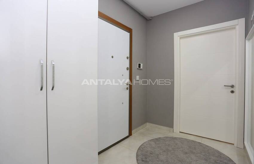 Ready-to-move Flat in a Complex with Pool in Konyaalti 13