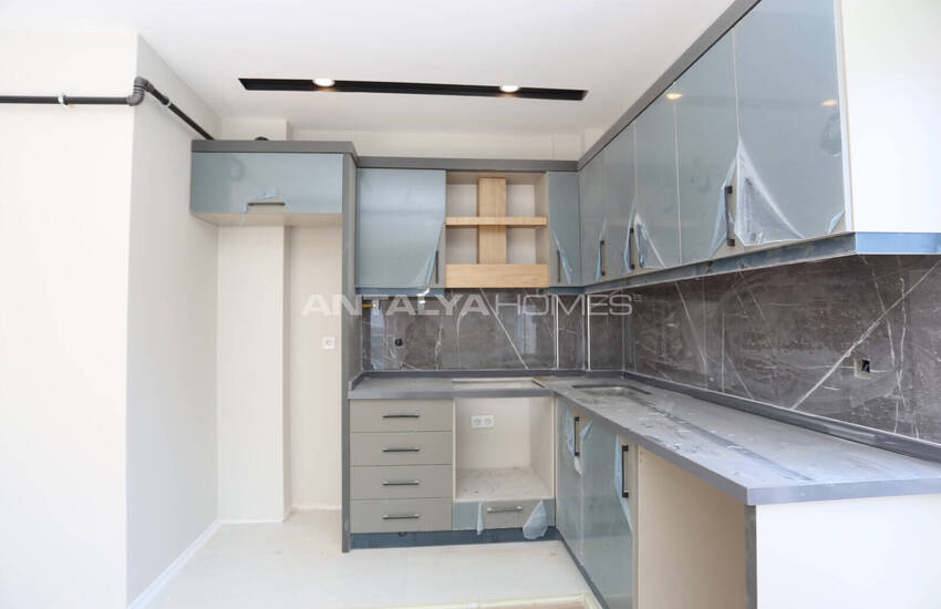 New and Stylish 4+1 Flat with Natural Gas in Antalya 9