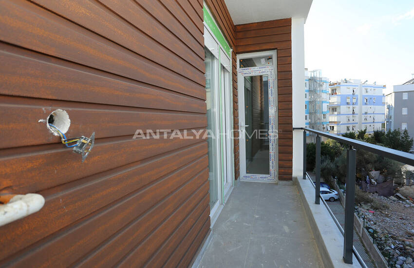 New and Stylish 4+1 Flat with Natural Gas in Antalya 15