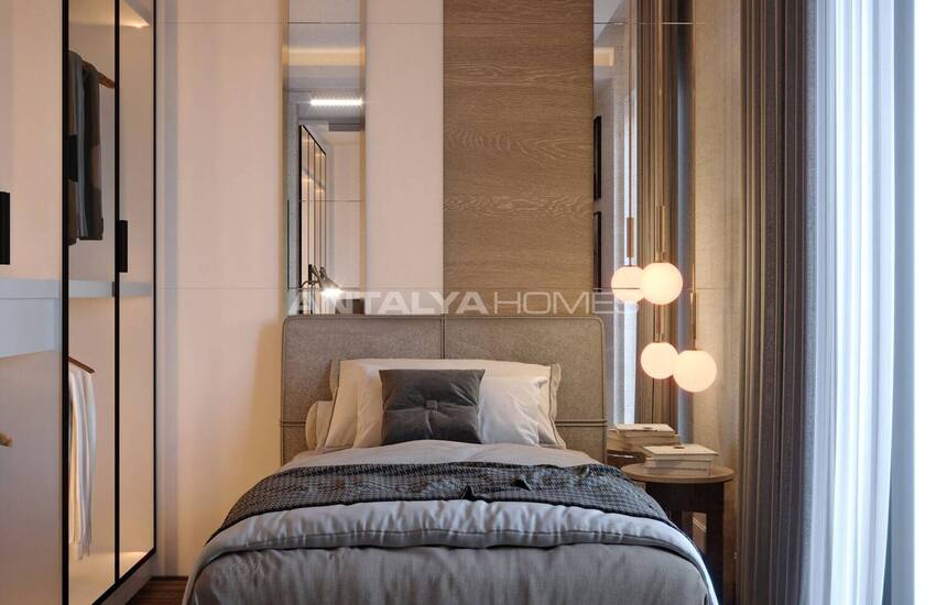 Antalya Altıntaş'ta Havuzlu Sitede Bahçe Kullanımlı Şık Daireler 16