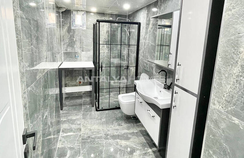 Antalya Muratpaşa'da Tadilatlı Ferah İç Mekanlı 3+1 Daire 23