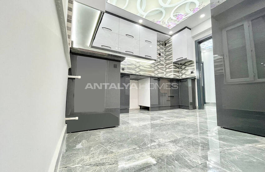 Antalya Muratpaşa'da Tadilatlı Ferah İç Mekanlı 3+1 Daire 12