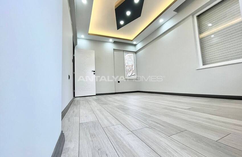 Antalya Muratpaşa'da Tadilatlı Ferah İç Mekanlı 3+1 Daire 15
