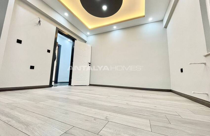 Antalya Muratpaşa'da Tadilatlı Ferah İç Mekanlı 3+1 Daire 17