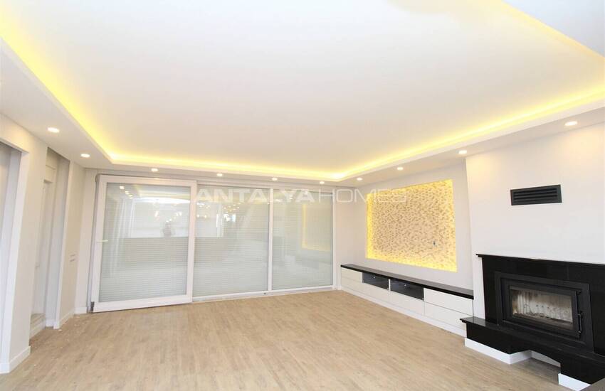 Lara'da Bahçeli ve Havuzlu Müstakil Yaşama Uygun Lüks Villa 14