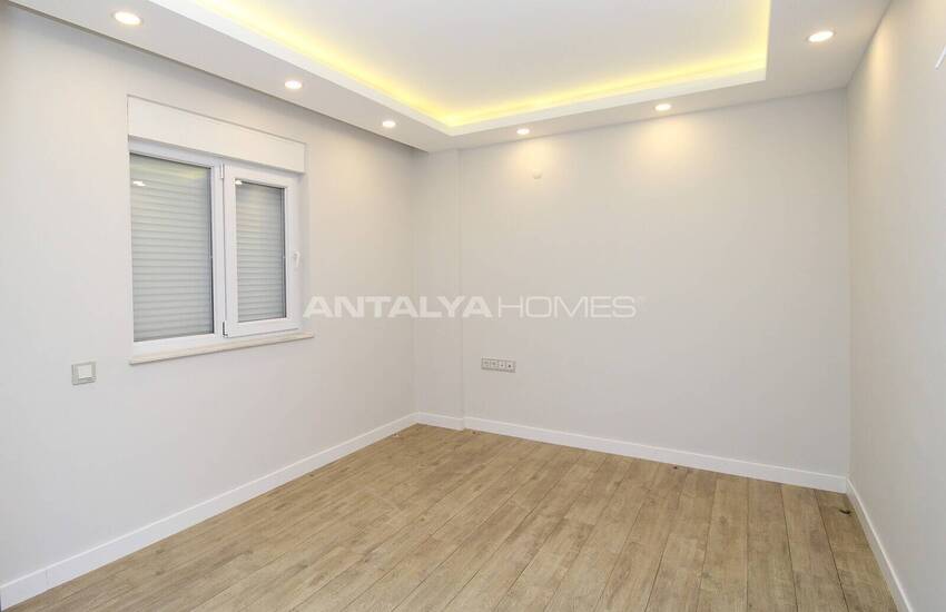 Lara'da Bahçeli ve Havuzlu Müstakil Yaşama Uygun Lüks Villa 25