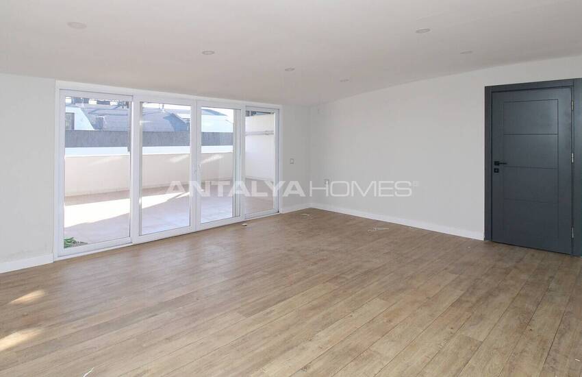 Lara'da Bahçeli ve Havuzlu Müstakil Yaşama Uygun Lüks Villa 30