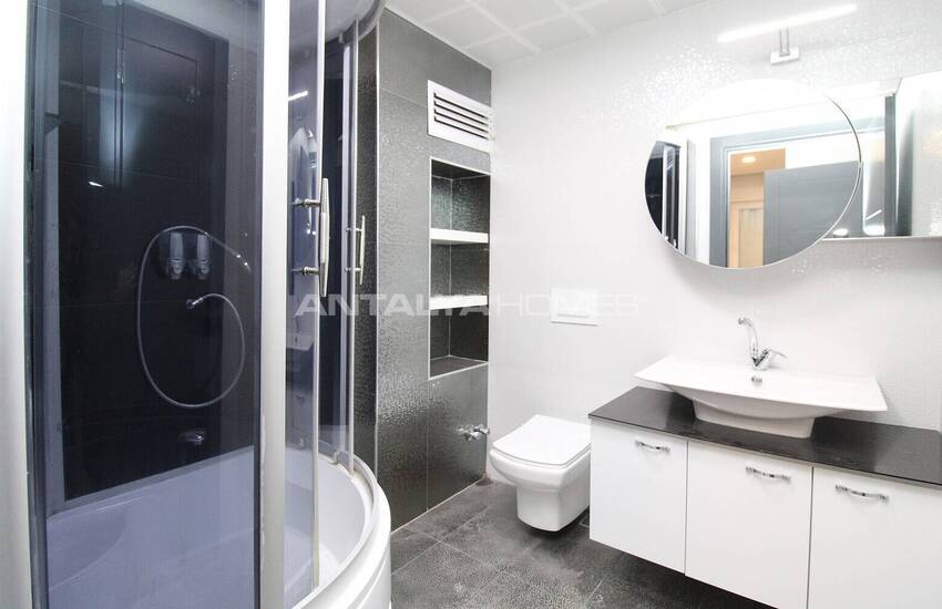 Lara'da Bahçeli ve Havuzlu Müstakil Yaşama Uygun Lüks Villa 34