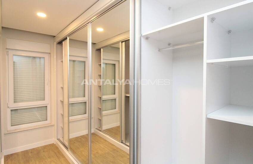 Lara'da Bahçeli ve Havuzlu Müstakil Yaşama Uygun Lüks Villa 35