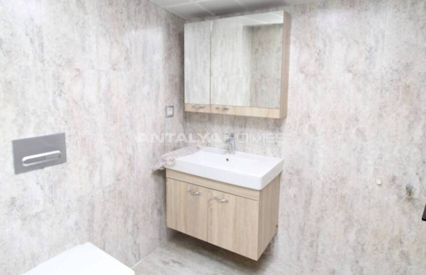 Lara'da Bahçeli ve Havuzlu Müstakil Yaşama Uygun Lüks Villa 38